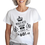 KOSZULKA Z NADRUKIEM NA DZIEŃ BABACI - MAŁO KTO WYGLĄDA TAK DOBRZE PO 60-TCE!