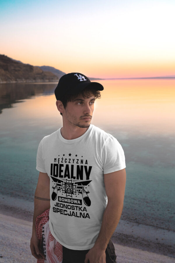 KOSZULKA NA DZIEŃ CHŁOPAKA, WALENTYNKI - MĘŻCZYZNA IDEALNY BOMBOWA JEDNOSTKA SPECJALNA