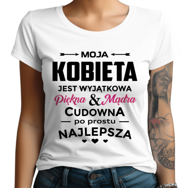 Koszulka z nadrukiem na Dzień Kobiet, Walentynki - MOJA KOBIETA JEST WYJĄTKOWA Piękna Mądra CUDOWNA po prostu NAJLEPSZA