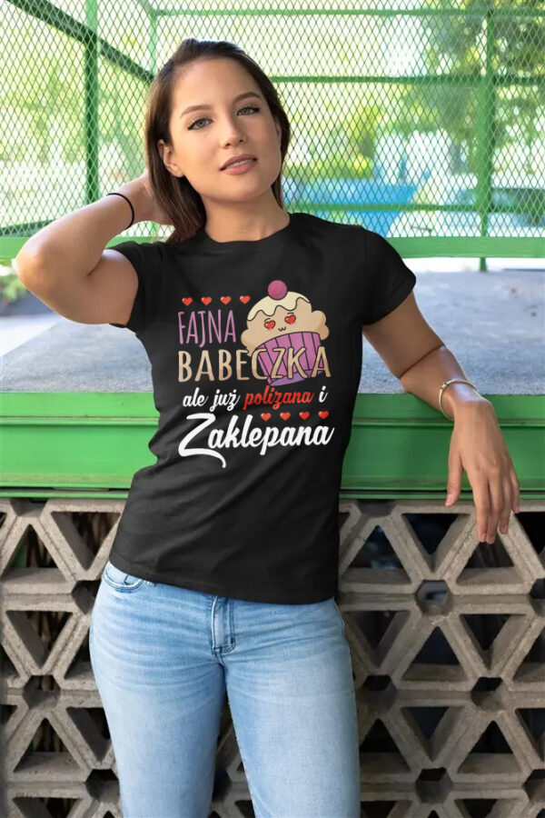 FAJNA BABECZKA ALE JUŻ POLIZANA I ZAKLEPANA - Koszulka damska z nadrukiem na Dzień Kobiet, Walentynki, Dzień mamy, urodziny, święta.