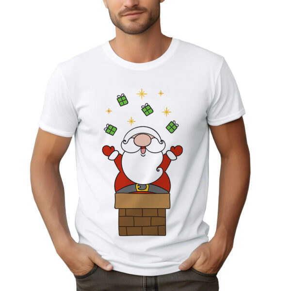 KOSZULKA Z NADRUKIEM NA ŚWIĘTA BOŻEGO NARODZENIA - MIKOŁAJ W KOMINIE Z PREZENTAMI