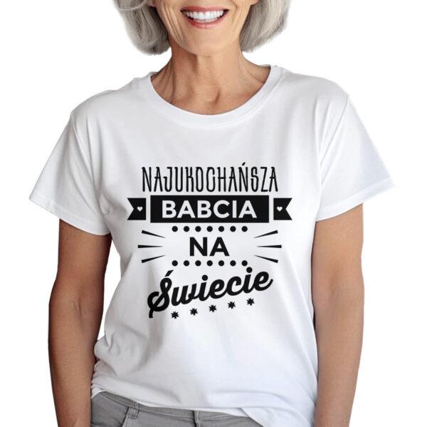 KOSZULKA Z NADRUKIEM NA DZIEŃ BABACI - NAJUKOCHAŃSZA BABCIA NA ŚWIECIE