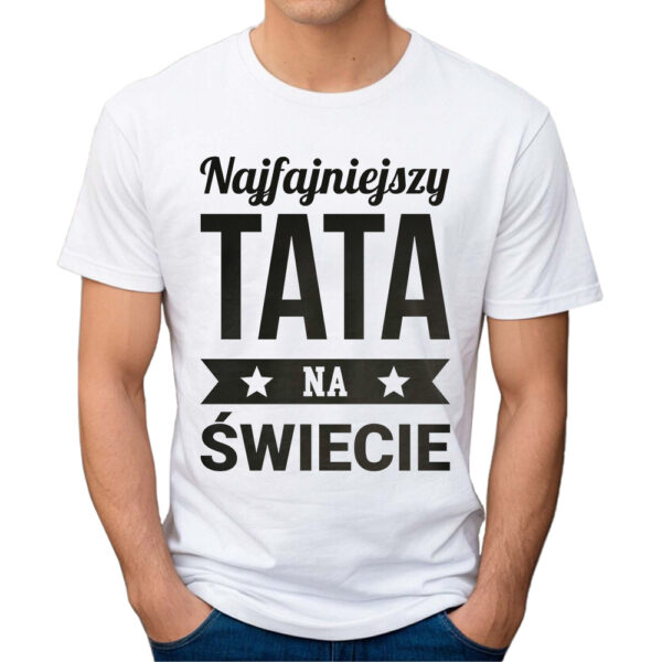 NAJFAJNIEJSZY TATA NA ŚWIECIE - koszulka męska z nadrukiem na dzień ojca. Prezent dla Taty.