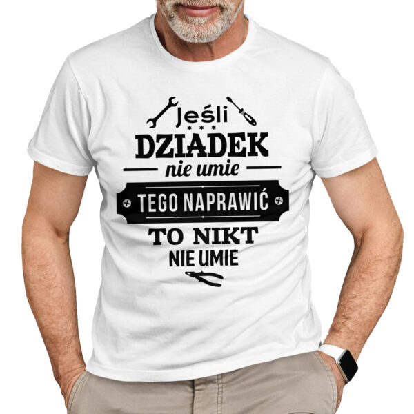 JEŚLI DZIADEK NIE UMIE TEGO NAPRAWIĆ TO NIKT NIE UMIE - koszulka męska z nadrukiem na dzień dziadka. Prezent dla dziadka.