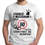 UWAGA PRZEKROCZYŁ PAN 50 PROSZĘ ZATRZYMAĆ SIĘ DO KONTROLI - koszulka męska z nadrukiem. Prezent na urodziny święta walentynki dzień chłopaka dzień ojca.