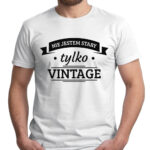 NIE JESTEM STARY TYLKO VINTAGE - koszulka męska z nadrukiem. Prezent na urodziny święta walentynki dzień chłopaka dzień ojca.