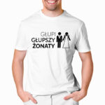 GŁUPI GŁUPSZY ŻONATY - koszulka męska z nadrukiem na wieczór kawalerski. Prezent dla Pana Młodego. Koszulki dla ekipy Pana Młodego