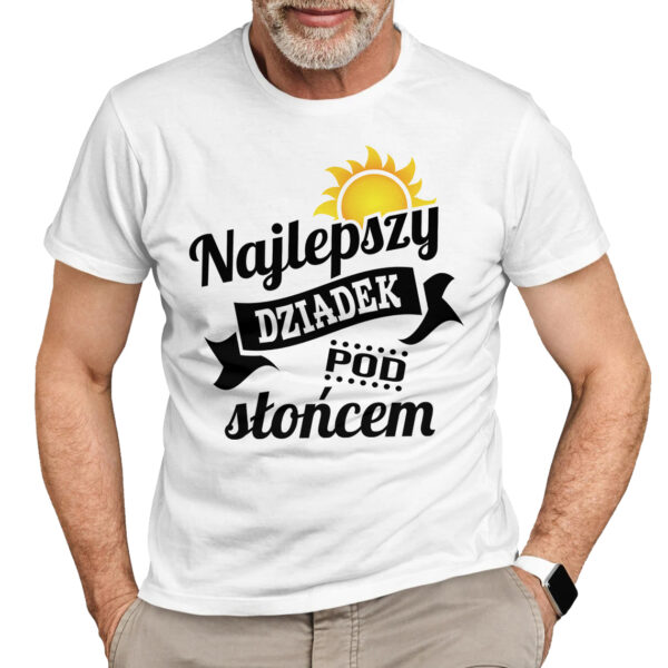 NAJLEPSZY DZIADEK POD SŁOŃCEM - koszulka męska z nadrukiem na dzień dziadka. Prezent dla dziadka.