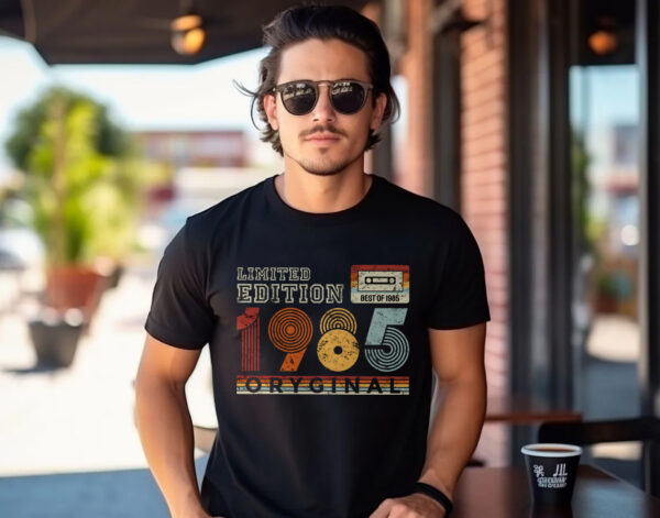 LIMITED EDITION BEST OF 1985 ORYGINAL - koszulka męska z nadrukiem. Prezent na urodziny święta walentynki dzień chłopaka dzień ojca.