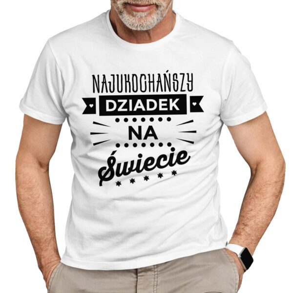 NAJUKOCHAŃSZY DZIADEK NA ŚWIECIE - koszulka męska z nadrukiem na dzień dziadka. Prezent dla dziadka.