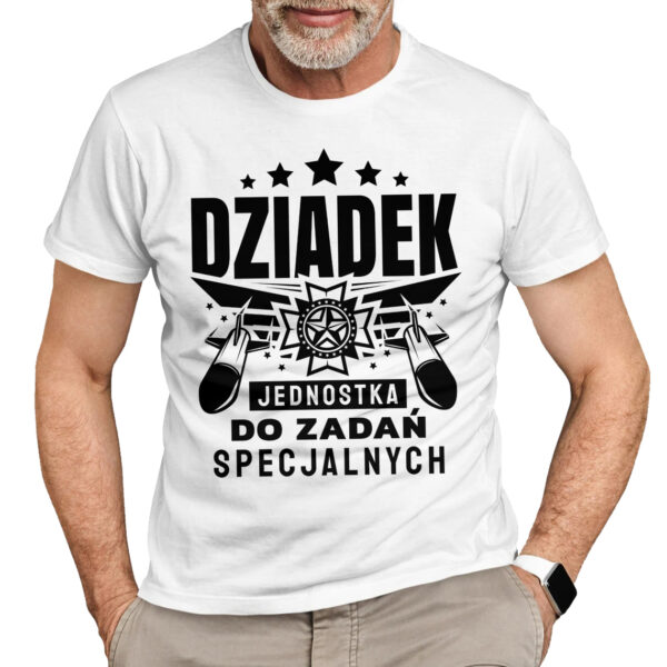 DZIADEK JEDNOSTKA DO ZADAŃ SPECJALNYCH - koszulka męska z nadrukiem dla emeryta