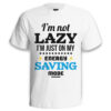 KOSZULKA I'M NOT LAZY I'M JUST ON MY ENERGY SAVING MODE - śmieszna koszulka męska z nadrukiem. Prezent na urodziny święta walentynki dzień chłopaka dzień ojca.