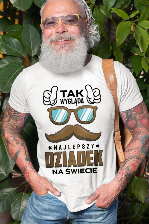 TAK WYGLĄDA NAJLEPSZY DZIADEK NA ŚWIECIE - koszulka męska z nadrukiem na dzień dziadka. Prezent dla dziadka.