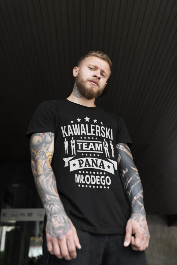 KAWALERSKI TEAM PANA MŁODEGO - koszulka męska z nadrukiem na wieczór kawalerski. Prezent dla Pana Młodego. Koszulki dla ekipy Pana Młodego