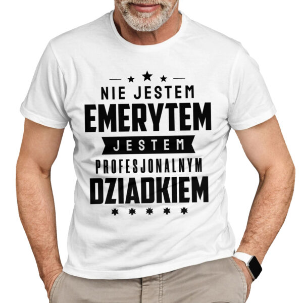 NIE JESTEM EMERYTEM JESTEM PROFESJONALNYM DZIADKIEM - koszulka męska z nadrukiem dla emeryta