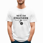 TRUST ME I'M AN ENGINEER - śmieszna koszulka męska z nadrukiem. Prezent na urodziny święta walentynki dzień chłopaka dzień ojca.