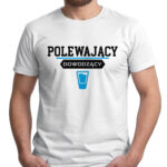 POLEWAJĄCY DOWODZĄCY - śmieszna koszulka męska z nadrukiem. Prezent na urodziny święta walentynki dzień chłopaka dzień ojca.