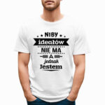 NIBY IDEAŁÓW NIE MA A JEDNAK JESTEM - śmieszna koszulka męska z nadrukiem. Prezent na urodziny święta walentynki dzień chłopaka dzień ojca.