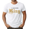 I AM HER KING - Koszulka męska z nadrukiem na walentynki, dzień chłopaka. Prezent na urodziny, święta, dzień ojca.