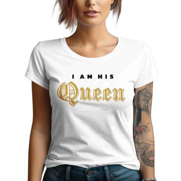 I AM HIS QUEEN - Koszulka damska z nadrukiem na walentynki, dzień kobiet. Prezent na urodziny, święta, dzień mamy.