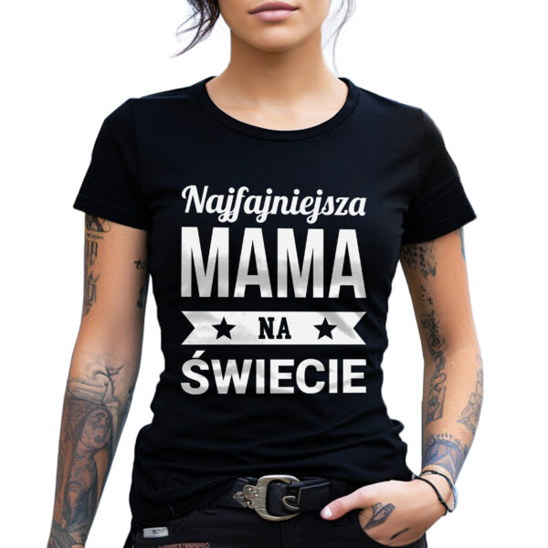 NAJFAJNIEJSZA MAMA NA ŚWIECIE - koszulka damska z nadrukiem. Prezent na dzień mamy, urodziny, święta walentynki dzień kobiet.