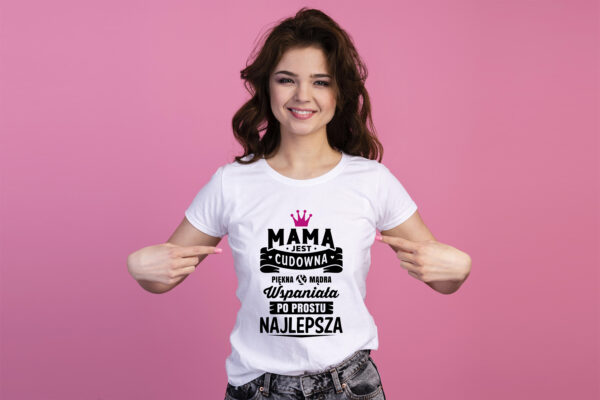 MAMA JEST CUDOWNA - koszulka damska z nadrukiem. Prezent na dzień mamy, urodziny, święta walentynki dzień kobiet.