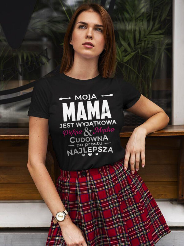 MOJA MAMA JEST WYJĄTKOWA PIĘKNA MĄDRA CUDOWNA PO PROSTU NAJLEPSZA - koszulka damska z nadrukiem. Prezent na dzień mamy, urodziny, święta walentynki dzień kobiet.