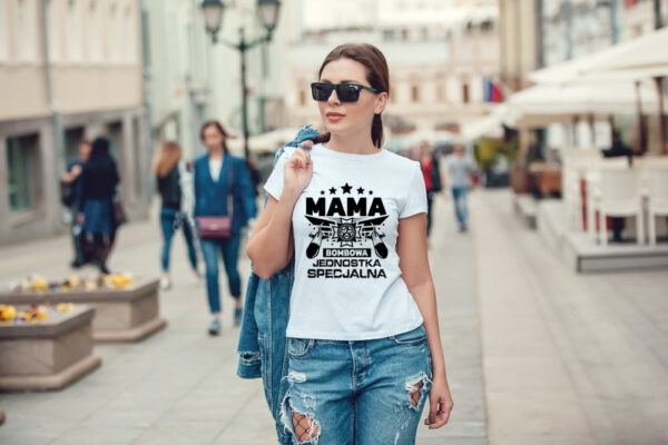 MAMA BOMBOWA JEDNOSTKA SPECJALNA - koszulka damska z nadrukiem. Prezent na dzień mamy, urodziny, święta walentynki dzień kobiet.