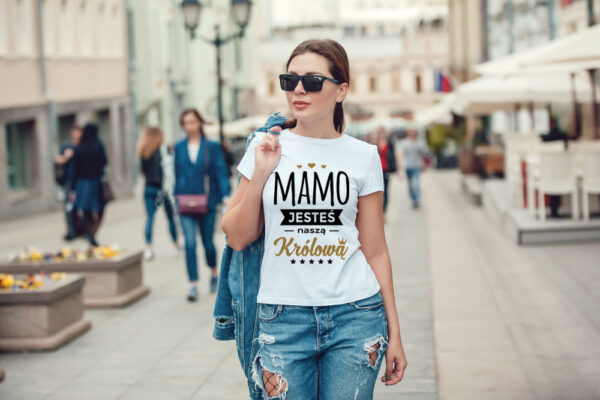 MAMO JESTEŚ NASZĄ KRÓLOWĄ - koszulka damska z nadrukiem. Prezent na dzień mamy, urodziny, święta walentynki dzień kobiet.
