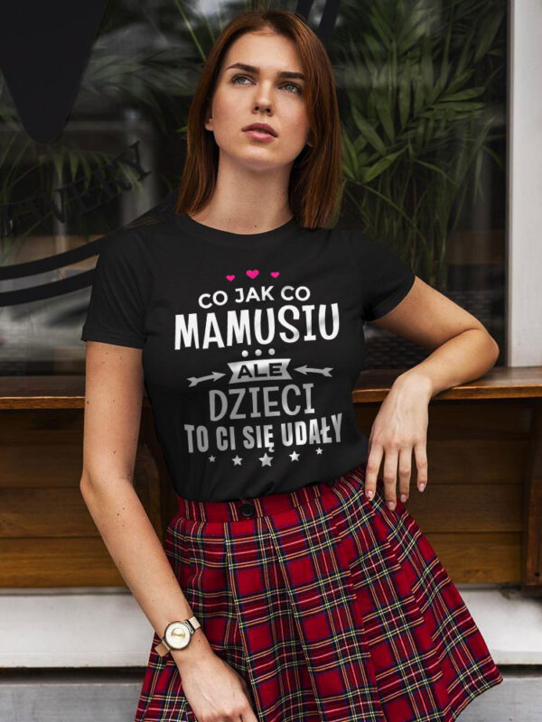 CO JAK CO MAMUSIU ALE DZIECI TO CI SIĘ UDAŁY - koszulka damska z nadrukiem. Prezent na dzień mamy, urodziny, święta walentynki dzień kobiet.
