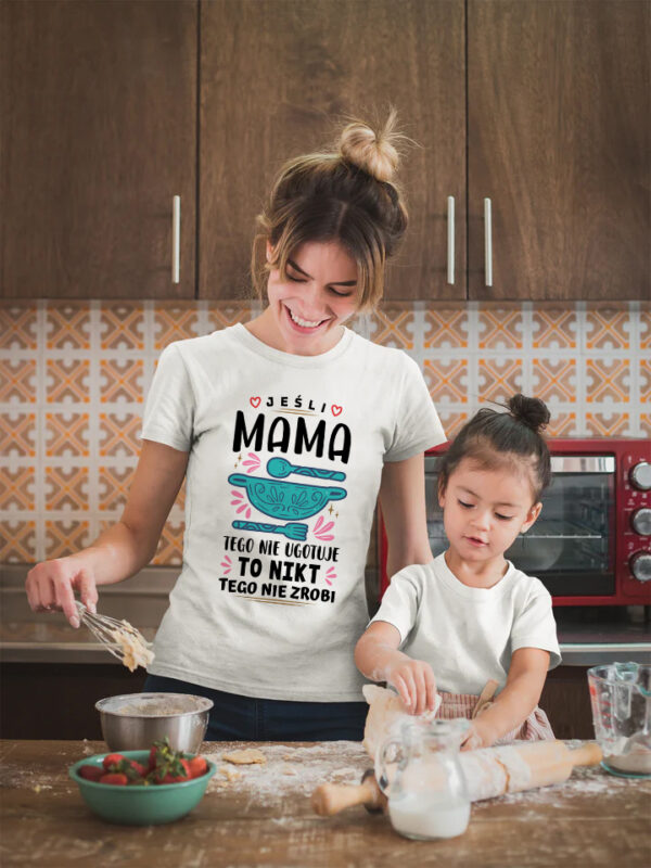 JEŚLI MAMA TEGO NIE UGOTUJE TO NIKT TEGO NIE ZROBI - koszulka damska z nadrukiem. Prezent na dzień mamy, urodziny, święta walentynki dzień kobiet.