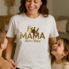 MAMA KRÓLOWA RODZINY - koszulka damska z nadrukiem. Prezent na dzień mamy, urodziny, święta walentynki dzień kobiet.