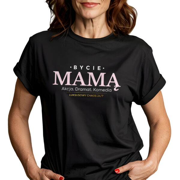 BYCIE MAMĄ AKCJA DRAMAT KOMEDIA - Koszulka damska z nadrukiem. Prezent na dzień mamy, urodziny, święta walentynki dzień kobiet.