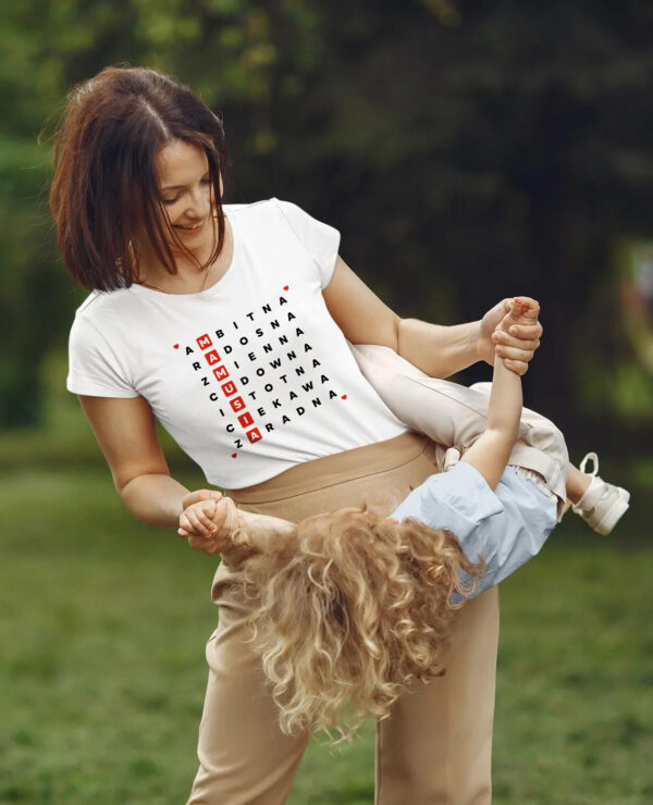 KOSZULKA MAMUSIA CECHY - Koszulka damska z nadrukiem. Prezent na dzień mamy, urodziny, święta walentynki dzień kobiet.