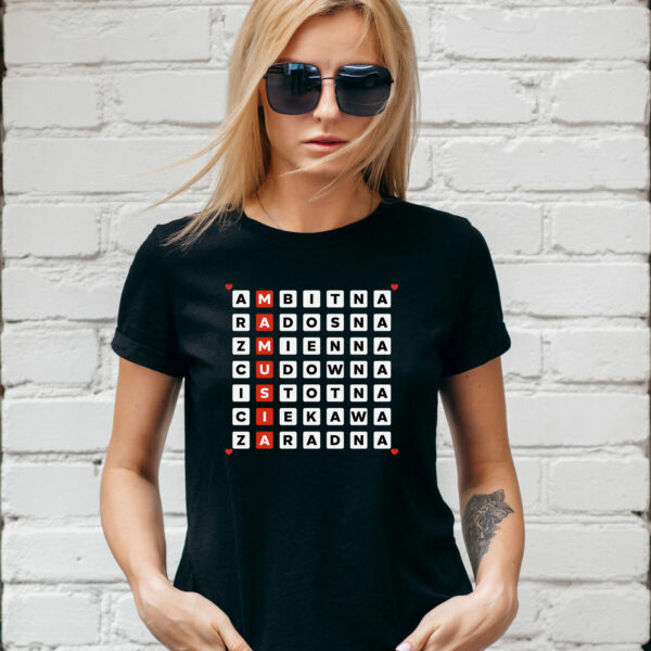 KOSZULKA MAMUSIA CECHY - Koszulka damska z nadrukiem. Prezent na dzień mamy, urodziny, święta walentynki dzień kobiet.