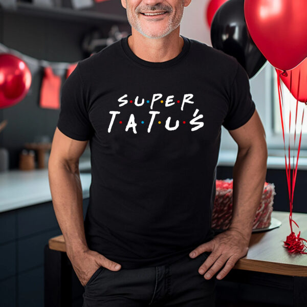 Koszulka „SUPER TATUŚ” z logo w stylu Friends – prezent dla taty