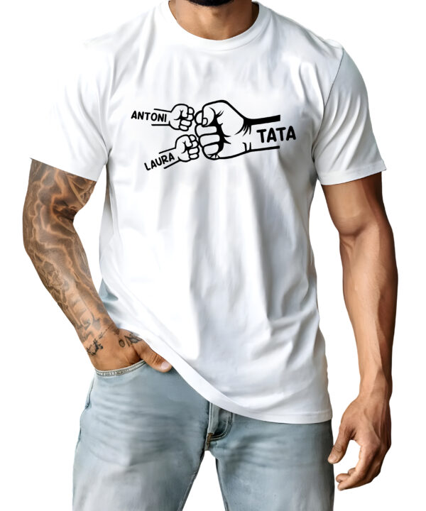 Koszulka z nadrukiem zaciśniętych rączek taty i dzieci robiących żółwika – personalizowana z imionami dzieci