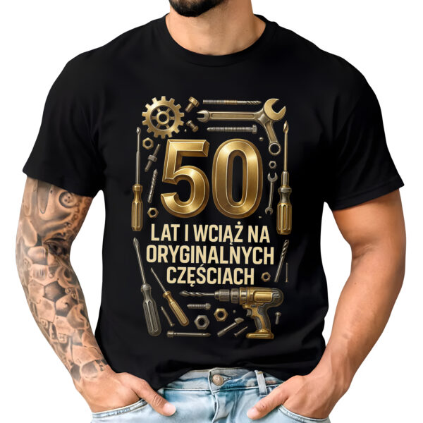 Koszulka z nadrukiem „50 lat i wciąż na oryginalnych częściach” – prezent na 50 urodziny